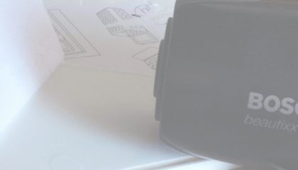 очистить клей от наклейки с поверхности из пластика