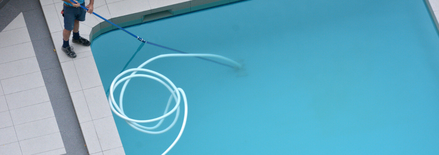 Чистка бассейнов без слива воды